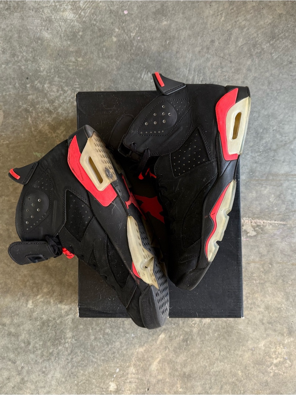 Jordan Men’s Black and Red Air Jordan 6 Sneakers